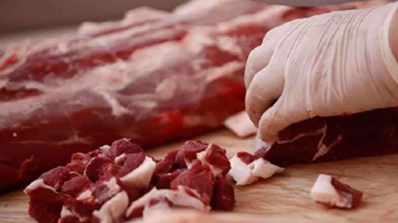 Foto - "Türk insanı ucuza et yesin istiyorum" dedi! 280 liraya dana kuşbaşı satmaya başladı