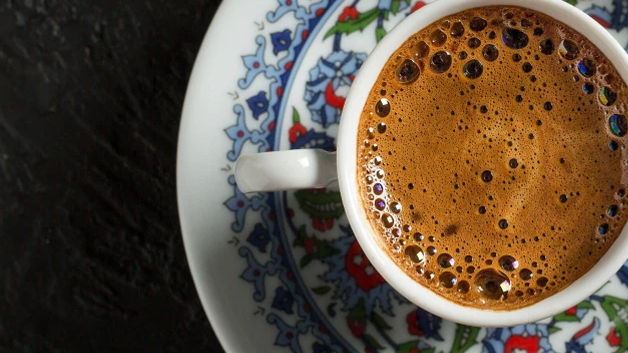Foto - Türk Kahvesi nasıl köpürtülür? Tam kahve tiryakilerine göre! Yapımına çok şaşıracaksınız yöntemi çok şaşırtıyor! 