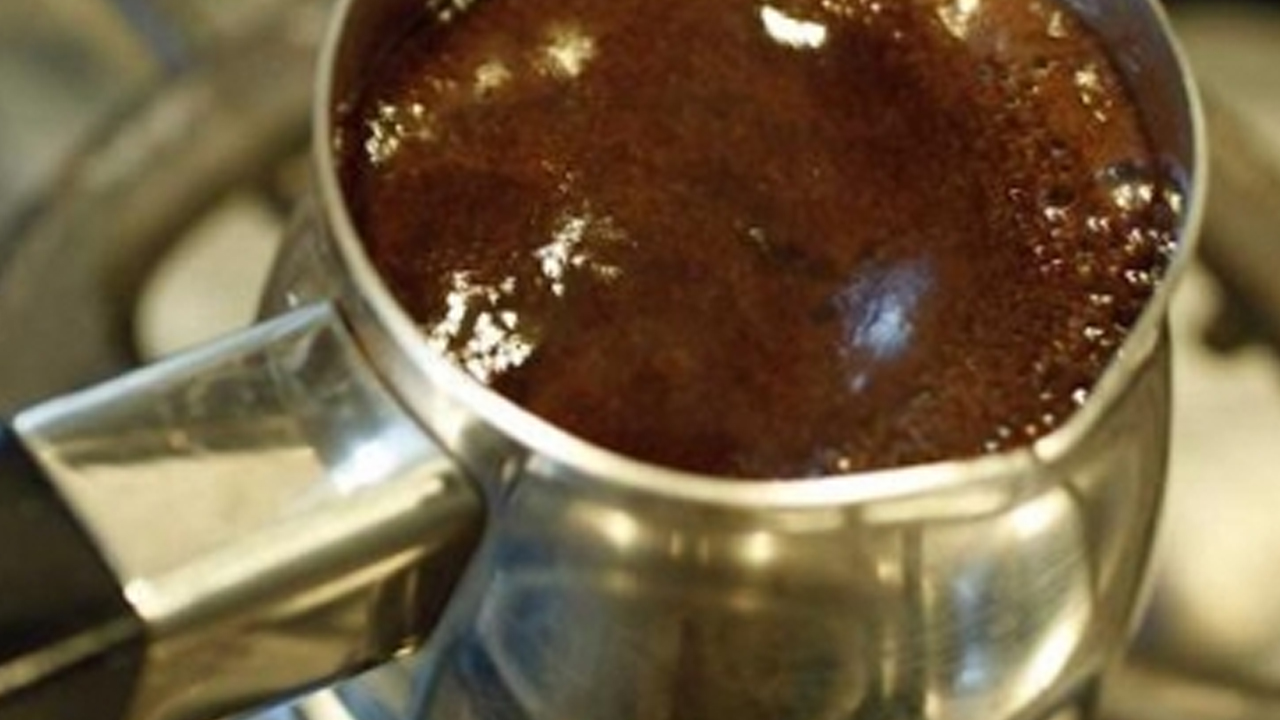 Foto - Türk Kahvesi nasıl köpürtülür? Tam kahve tiryakilerine göre! Yapımına çok şaşıracaksınız yöntemi çok şaşırtıyor! 