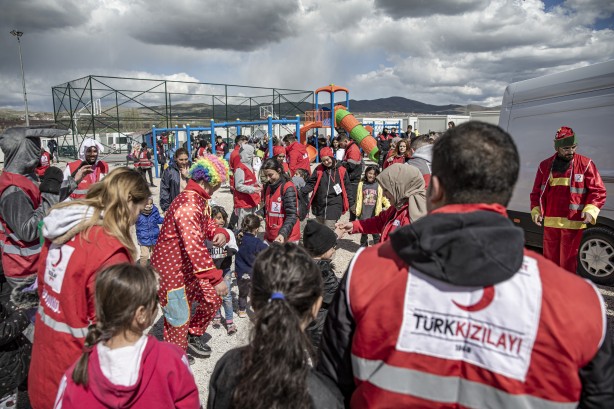 Foto - Türk Kızılayı ne yapıyor diyenlere bu haberimiz gelsin...