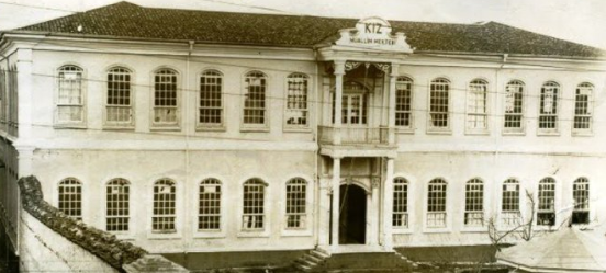 Foto - Türk kızları işte böyle Hristiyan yapıldı! İslamı terk ettiler vaftiz edilip Hristiyan oldular!