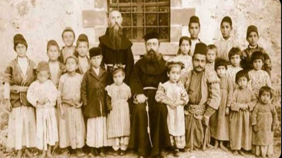 Foto - Türk kızları işte böyle Hristiyan yapıldı! İslamı terk ettiler vaftiz edilip Hristiyan oldular!