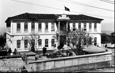 Foto - Türk kızları işte böyle Hristiyan yapıldı! İslamı terk ettiler vaftiz edilip Hristiyan oldular!