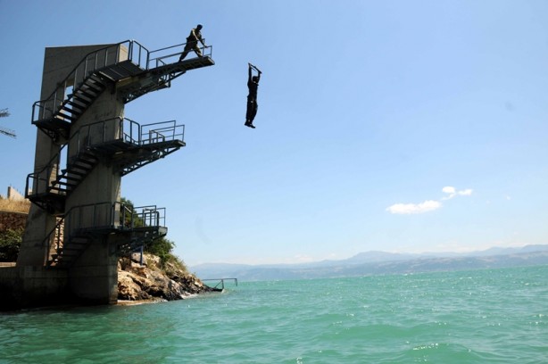 Türk komandosunun zorlu eğitimi