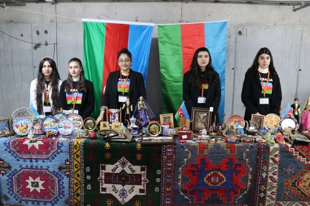 Foto - Türk kurumları da katılıyor! Gürcistan'da geleneksel kış kermesi 