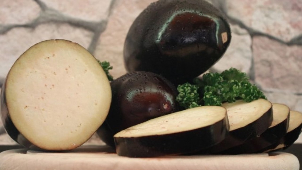 Foto - Türk mutfağında en çok kullanılan sebzelerden biri! Patlıcanın acısını alan doğal yöntem belli oldu