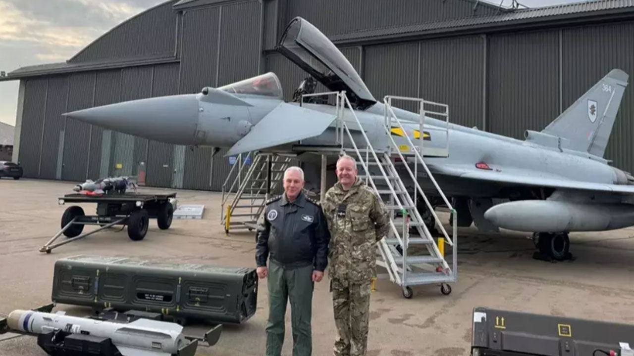 Foto - Türk orgeneralin Eurofighter pozu ülkeyi ayağa kaldırdı! Bakan apar topar İngiltere'ye gitme kararı aldı
