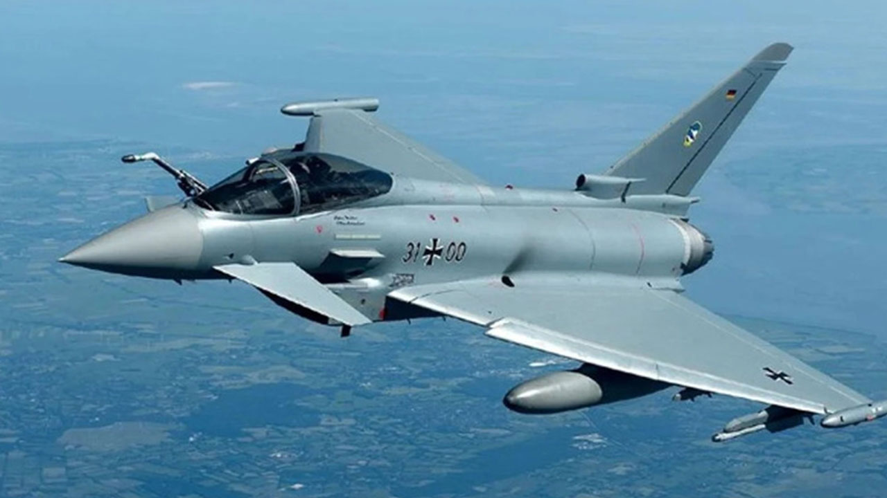 Foto - Türk orgeneralin Eurofighter pozu ülkeyi ayağa kaldırdı! Bakan apar topar İngiltere'ye gitme kararı aldı