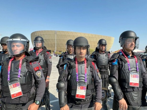 Türk polisi Katar'da kuş uçurtmadı