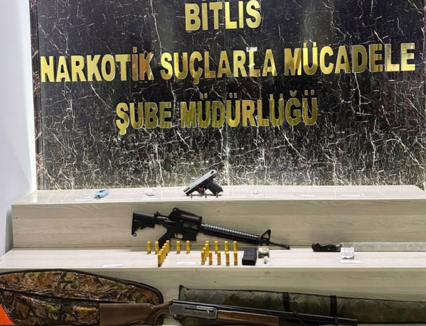 Foto - Türk polisi, Türkiye'yi zehir tacirlerinden koruyor! Darbe vuruldu: Türkiye'ye İran'dan gelen araç durduruldu