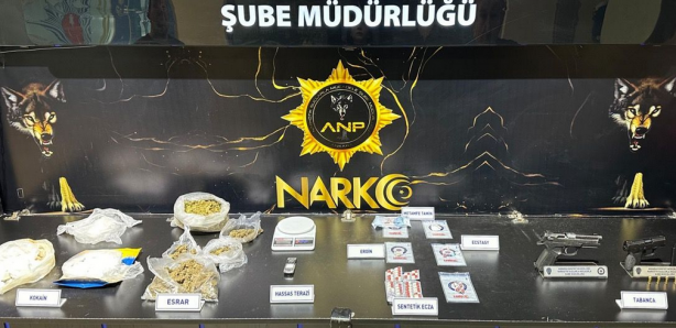 Foto - Türk polisi, Türkiye'yi zehir tacirlerinden koruyor! Darbe vuruldu: Türkiye'ye İran'dan gelen araç durduruldu