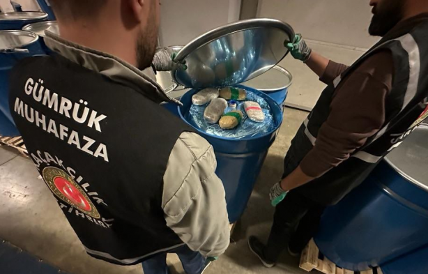 Türk polisi, Türkiye'yi zehir tacirlerinden koruyor! Darbe vuruldu: Türkiye'ye İran'dan gelen araç durduruldu