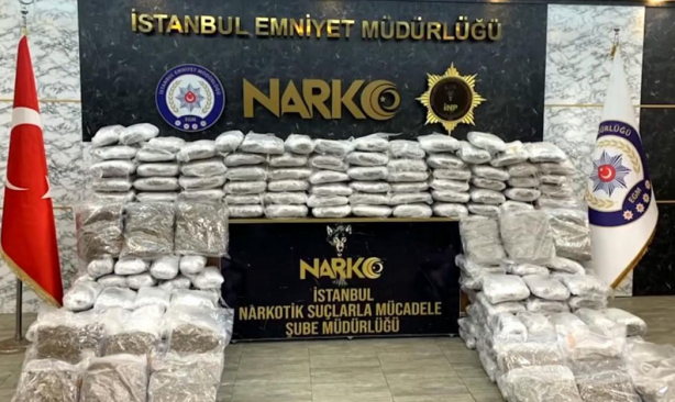 Foto - Türk polisi, Türkiye'yi zehir tacirlerinden koruyor! Darbe vuruldu: Türkiye'ye İran'dan gelen araç durduruldu