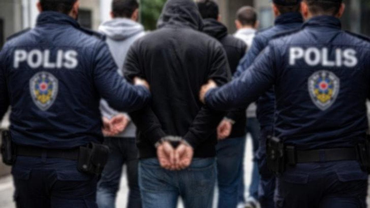 Foto - Türk polisi ümüklerine çöktü! "7 saniye" taktiği ile böyle milyonluk vurgun yapmışlar 