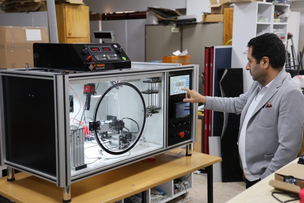 Foto - Türk profesör, fiziğin meşhur Coulomb Kanunu'nu cihaza dönüştürdü