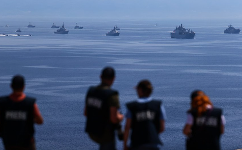 Foto - Türk savaş gemileri bölgedeki bir gemiyi takibe aldı! Gözler o saate çevrildi, her şey olabilir