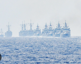 Foto - Türk savaş gemileri bölgedeki bir gemiyi takibe aldı! Gözler o saate çevrildi, her şey olabilir