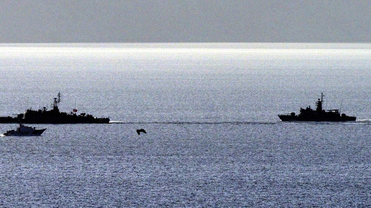 Türk savaş gemilerinden korkup geri çekilmişlerdi! Şimdi Türk sularına ordu ile geliyorlar