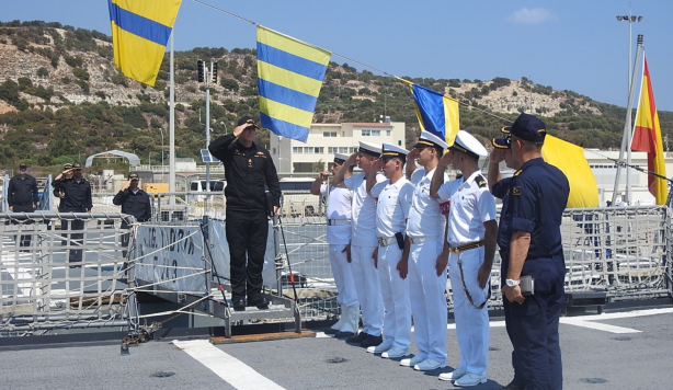 Foto - Türk savaş gemisi Yunanistan sularında