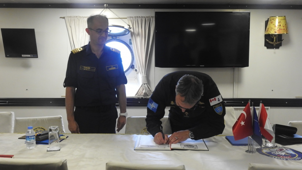 Foto - Türk savaş gemisi Yunanistan sularında