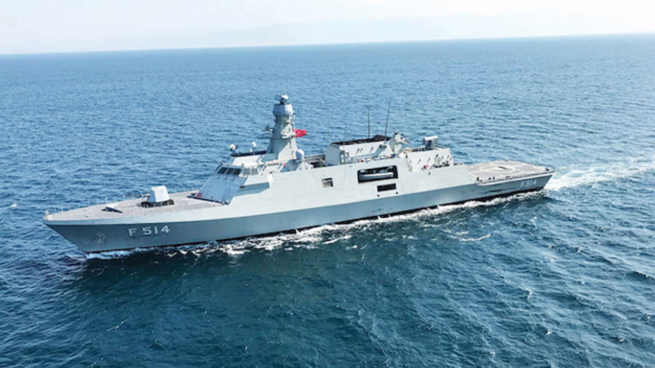 Foto - Türk savaş gemisindeki o silah, Fransız gemisini kör etti: Rotayı şaşırıp acele koduyla kaçtılar