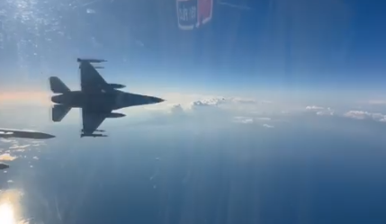 Foto - Türk savaş uçakları peş peşe havalanıp Kıbrıs'ın güneyine indi