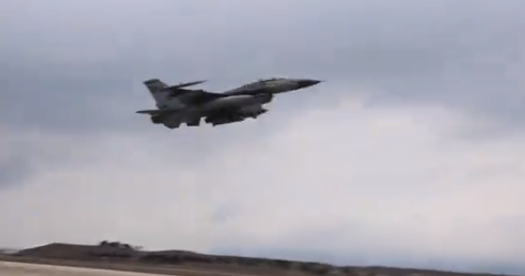 Foto - Türk savaş uçakları peş peşe havalanıp Kıbrıs'ın güneyine indi