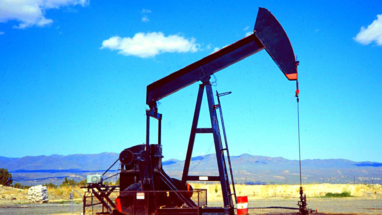 Foto - Türk SİHA'larına uçuş emri verildi! Petrol fışkıran 24 tesis apar topar kapatıldı