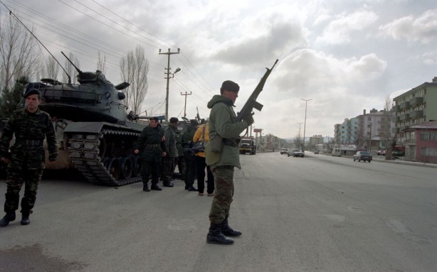 Foto - Türk siyasi tarihinin kara lekesi... Bu kareleri unutma unutturma!
