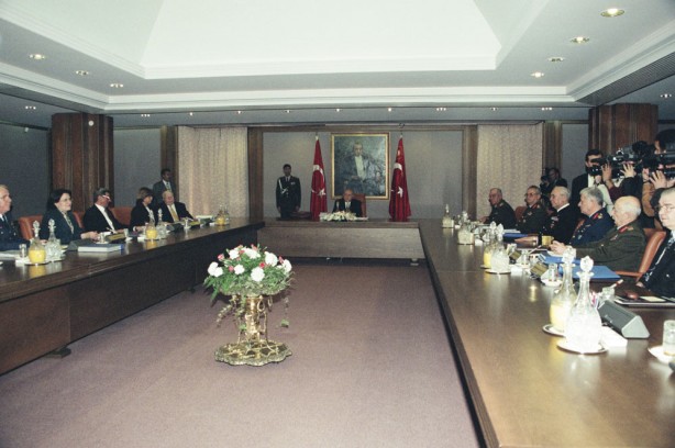 Foto - Türk siyasi tarihinin kara lekesi... Bu kareleri unutma unutturma!