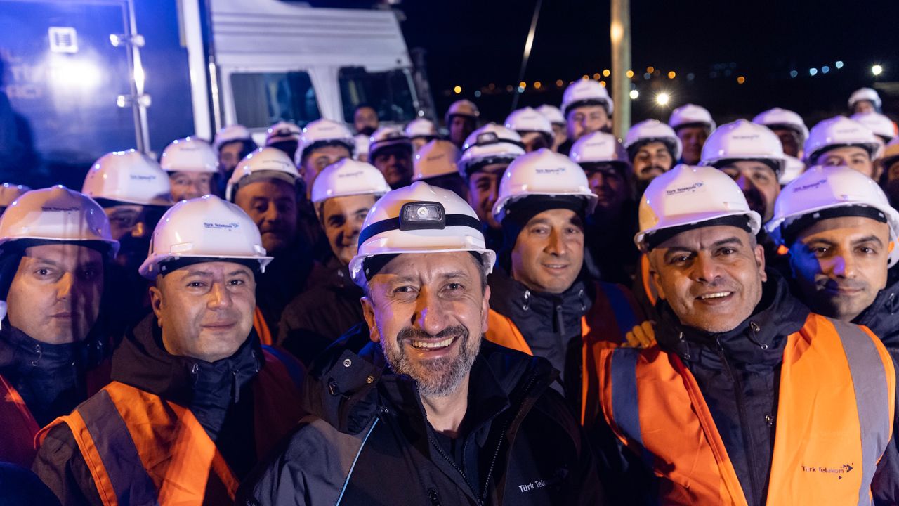 Foto - Türk Telekom, Mardin'deki yatırımlarla fiber hızını 487 Mbps'ye taşıdı! Türkiye’yi dijital lider yapmayı hedefliyor!