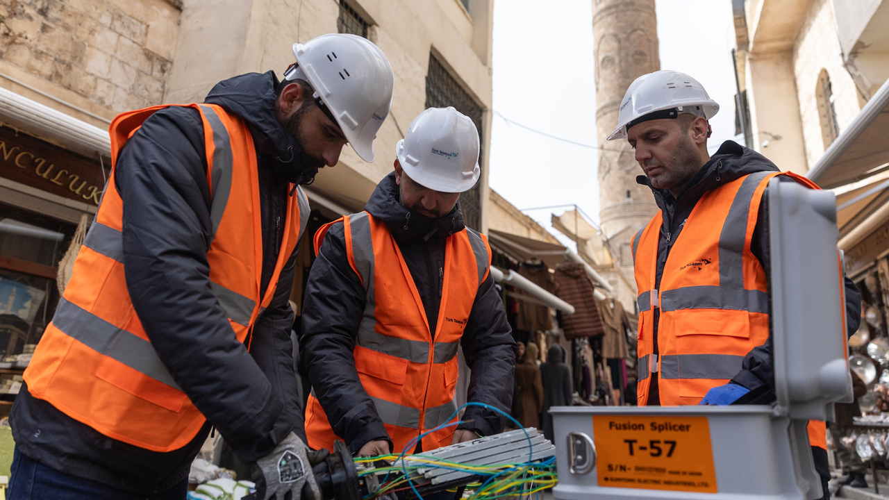 Foto - Türk Telekom, Mardin'deki yatırımlarla fiber hızını 487 Mbps'ye taşıdı! Türkiye’yi dijital lider yapmayı hedefliyor!
