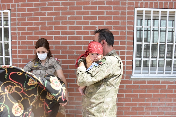 Foto - Türk varsa umut da vardır! Hadiya bebeğe Mehmetçik sahip çıktı