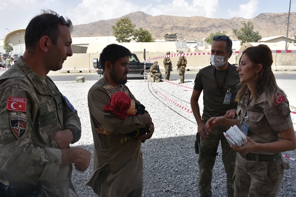 Foto - Türk varsa umut da vardır! Hadiya bebeğe Mehmetçik sahip çıktı