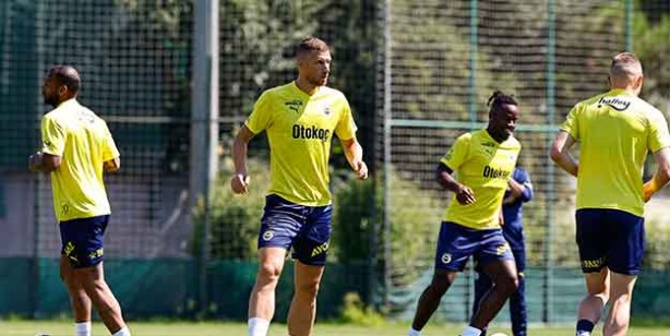 Foto - 'Türk ve İslam düşmanı', Fenerbahçe tesislerinde!