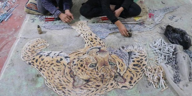 Foto - Türk ve Suriyeli iki kadının mozaik yeteneği