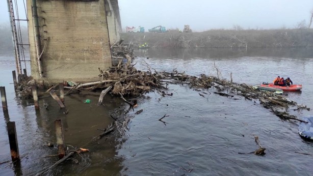 Foto - Türk ve Yunan ekipleri, sınır kapıları arasındaki köprünün ayaklarını temizledi