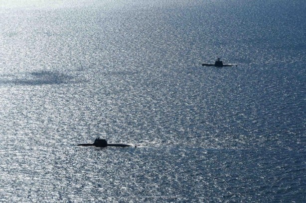 Foto - Türk ve Yunan savaş gemileri aynı karede! Hareketli anlar