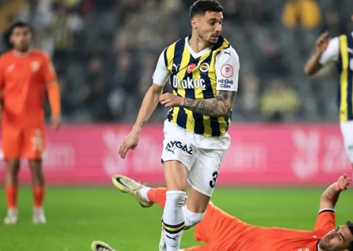 Foto - Türk yıldızını satın almak istiyorlar! Apar topar geri çağrılacak mı? Fenerbahçeliler bu sefer dizlerini dövecek…