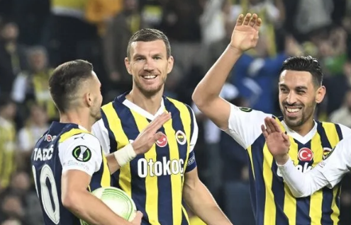 Foto - Türk yıldızını satın almak istiyorlar! Apar topar geri çağrılacak mı? Fenerbahçeliler bu sefer dizlerini dövecek…