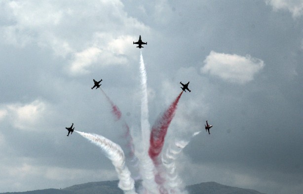 Türk Yıldızları Afyonkarahisar semalarında