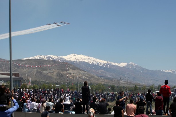 Türk Yıldızları Erzincan semalarında