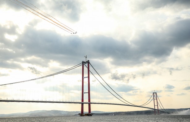 Foto - Türk Yıldızları nefes kesti! 1915 Çanakkale Köprüsü’nde muhteşem gösteri
