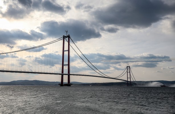 Foto - Türk Yıldızları nefes kesti! 1915 Çanakkale Köprüsü’nde muhteşem gösteri