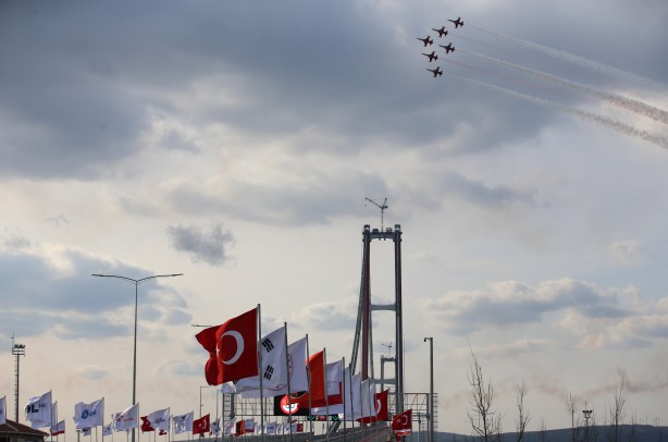 Foto - Türk Yıldızları nefes kesti! 1915 Çanakkale Köprüsü’nde muhteşem gösteri