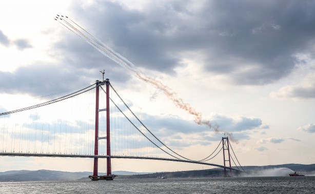 Foto - Türk Yıldızları nefes kesti! 1915 Çanakkale Köprüsü’nde muhteşem gösteri