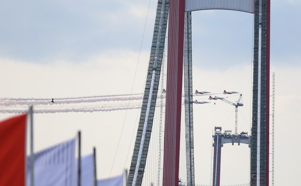 Foto - Türk Yıldızları nefes kesti! 1915 Çanakkale Köprüsü’nde muhteşem gösteri