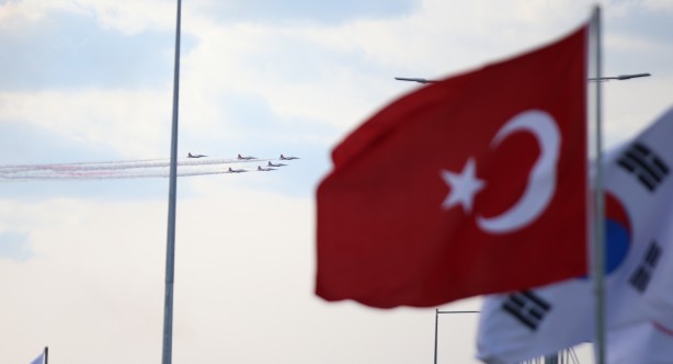 Türk Yıldızları nefes kesti! 1915 Çanakkale Köprüsü’nde muhteşem gösteri