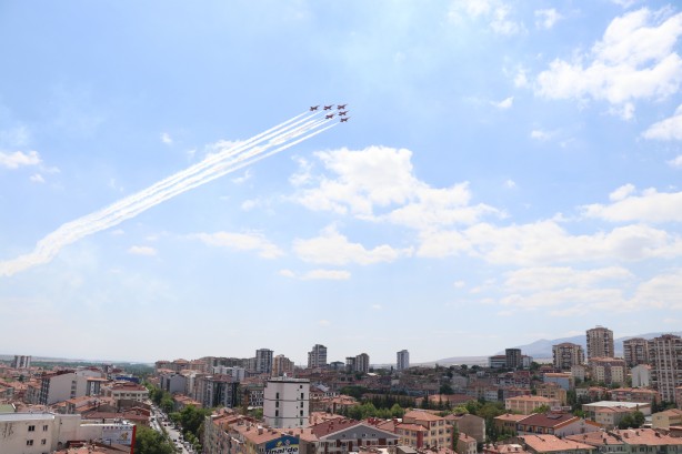 Foto - "Türk Yıldızları" Niğde semalarında nefes kesti