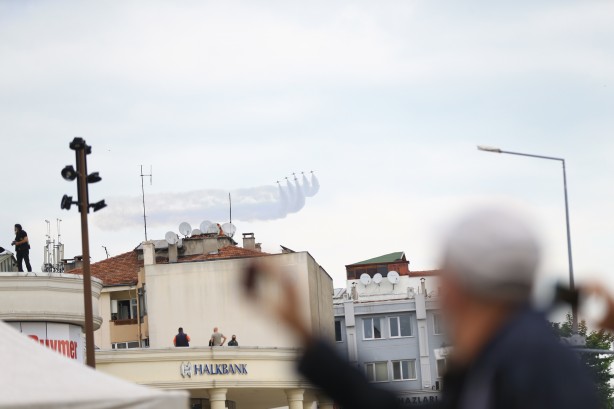 Foto - "Türk Yıldızları" Sakarya'da! 6 uçak aynı anda havalandı